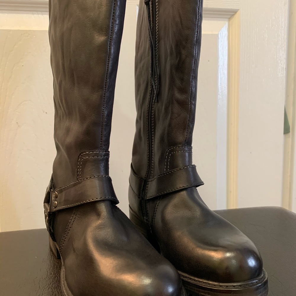 Vintage Foundry Madison Leather Knee-High Boot - Picture 7 of 10